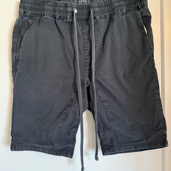 PacSun Black Skinny Jogger Shorts - Picture 1 of 3